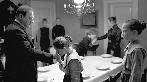 Scene fra Det hvite b&aring;ndet. Foto Les Films du Losange/DPA/SCANPIX