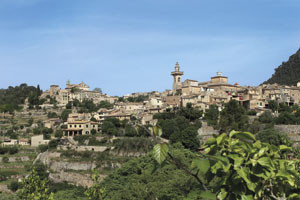 Figur 2  Landsbyen Valldemossa p&aring; Mallorca, der Fr&eacute;d&eacute;ric Chopin og George Sand tilbrakte vinteren 1838&thinsp;&ndash;&thinsp;39. Foto Istockphoto