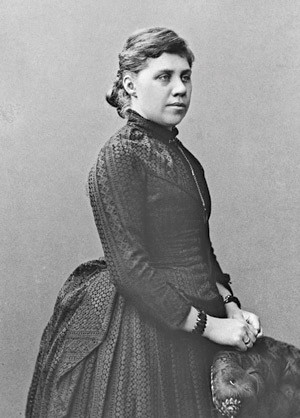Fru Hjorts Pleie- og Arbeidshjem ble startet i 1898. Her et bilde av grunnleggeren Emma, f&oslash;dt Lippestad (1858&ndash;1921). Foto&hellip;