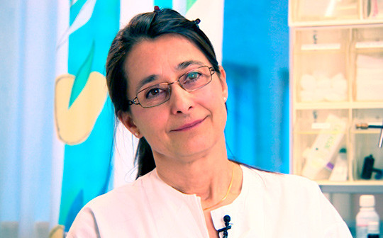&ndash; Tidlig diagnose er viktig for malignt melanom med tanke p&aring; prognose for overlevelse, sier Ingrid Roscher. Foto NRK