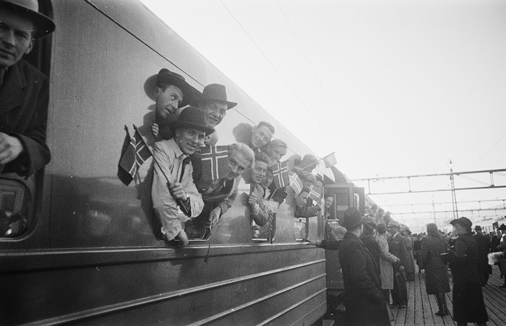 Students returning home from captivity in Buchenwald, Oslo East Railway Station (&Oslash;stbanestasjonen) 1945. Photo: Rigmor Dahl&hellip;