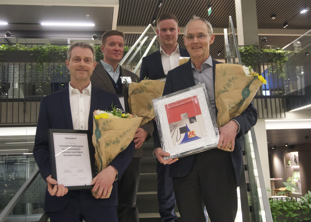 Forn&oslash;yde prisvinnere i trappen p&aring; Legenes hus. F.v. Jarle Jortveit, &Oslash;ystein Vesterli Tveiten, Erlend Moen Taule og Arne&hellip;